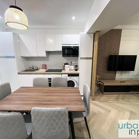 Urban Flat 178 - Cosy 2 Bedroom In Center Of *